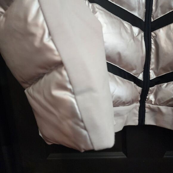 zuda Quilted Silver Pearlized Puffer Jacket with Hood - Picture 11 of 16